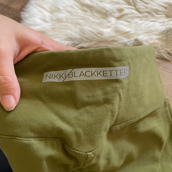 Nikki B x Gymshark Olive Dynamic Leggings - Picture 6 of 6